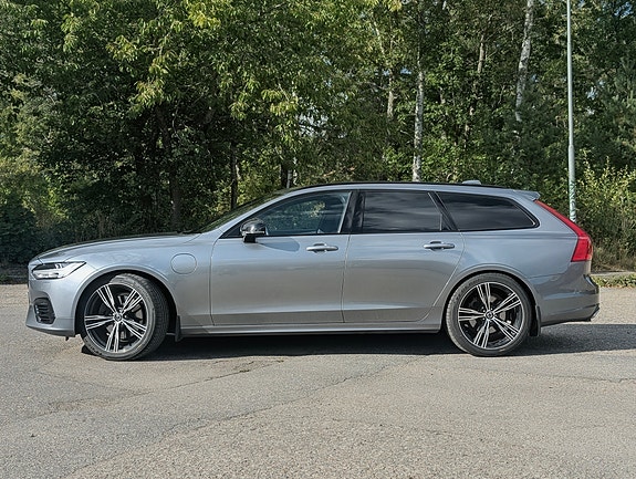 Volvo V90 2 of 21