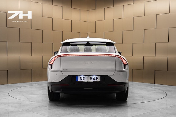 Kia EV6 4 of 23