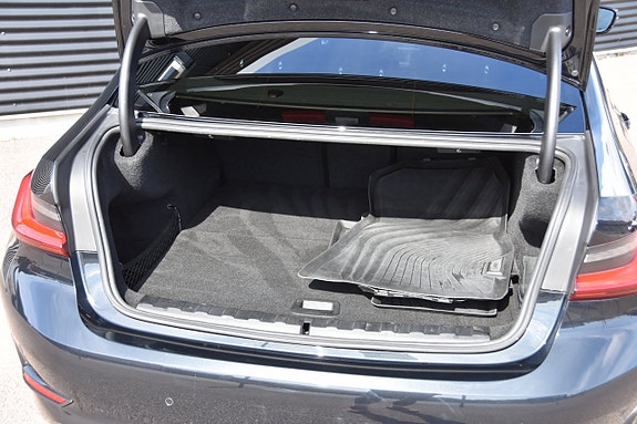 BMW 330e 7 of 16