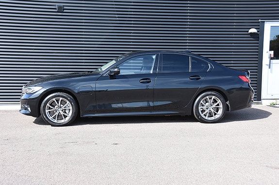 BMW 330e 3 of 16
