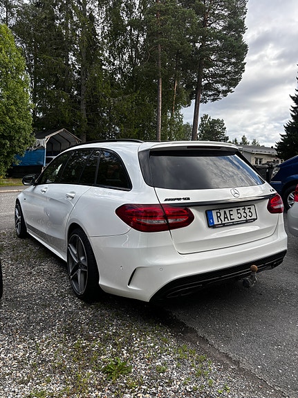 Mercedes-Benz C450 2 of 5