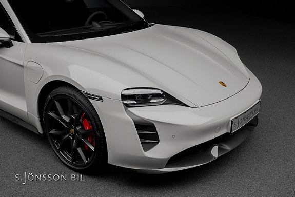 Porsche Taycan GTS 10 of 27