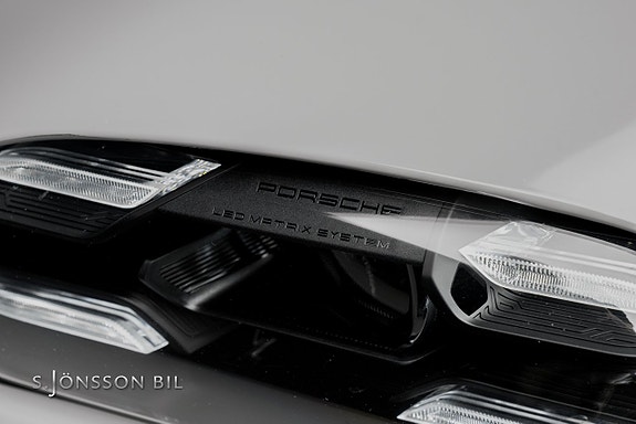 Porsche Taycan GTS 11 of 27