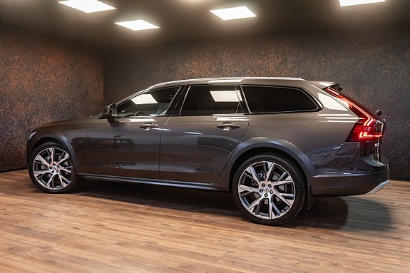 Volvo V90 Cross Country 7 of 27