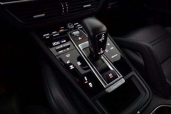 Porsche Cayenne 23 of 27