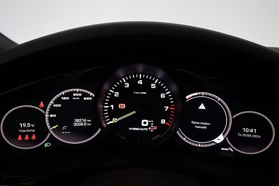 Porsche Cayenne 16 of 27