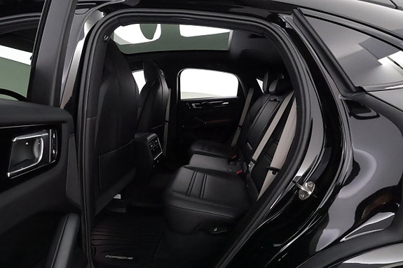 Porsche Cayenne 12 of 27