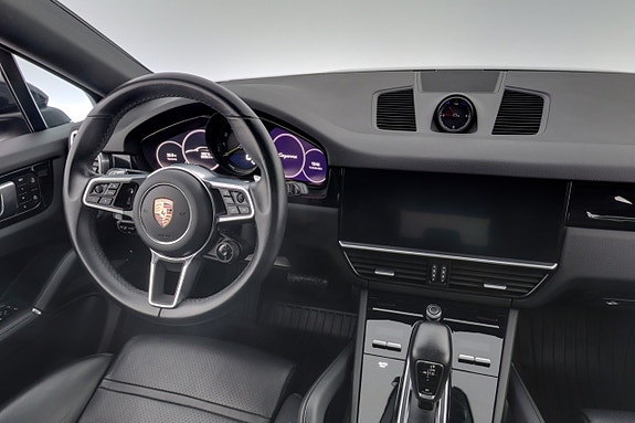 Porsche Cayenne 15 of 27