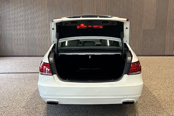 Mercedes-Benz E200 9 of 10