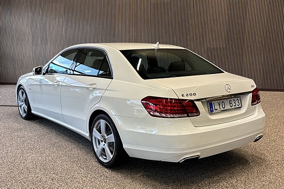 Mercedes-Benz E200 3 of 10