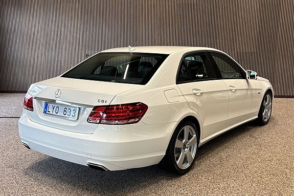 Mercedes-Benz E200 4 of 10