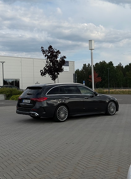 Mercedes-Benz C220 2 of 11