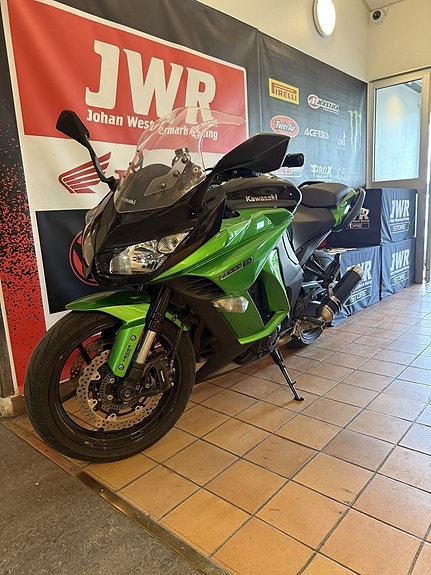 Kawasaki Ninja Z1000SX 6 of 8