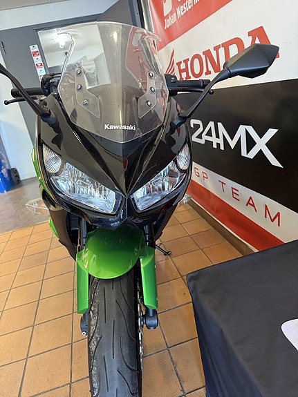 Kawasaki Ninja Z1000SX 4 of 8