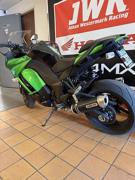 Kawasaki Ninja Z1000SX 7 of 8