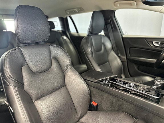 Volvo V60 Cross Country 11 of 18