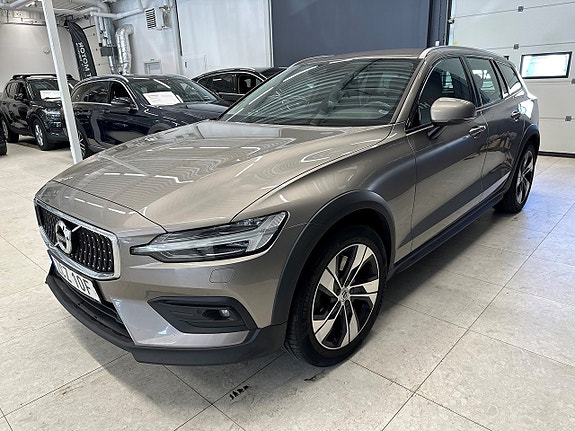 Volvo V60 Cross Country 4 of 18