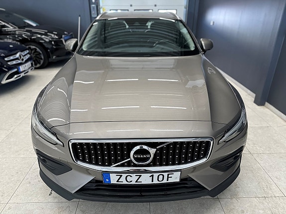 Volvo V60 Cross Country 3 of 18