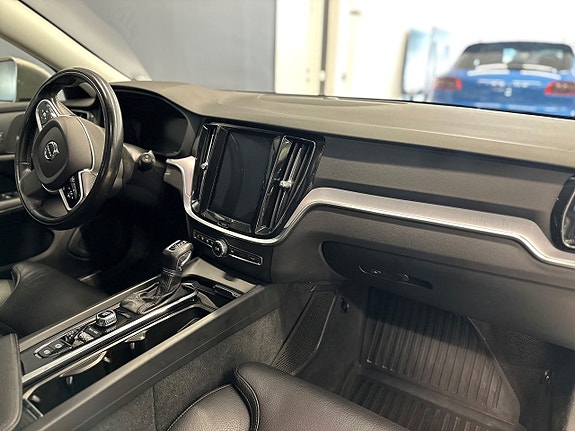 Volvo V60 Cross Country 10 of 18