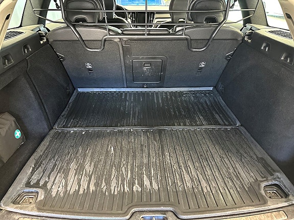 Volvo V60 Cross Country 7 of 18
