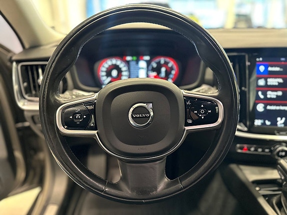 Volvo V60 Cross Country 15 of 18