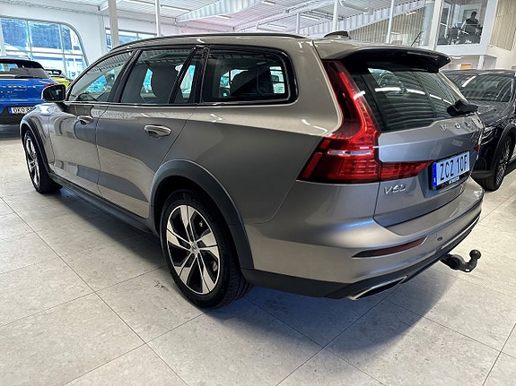 Volvo V60 Cross Country 6 of 18