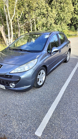 Peugeot 207 2 of 8
