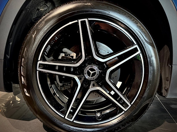 Mercedes-Benz GLB200 11 of 30