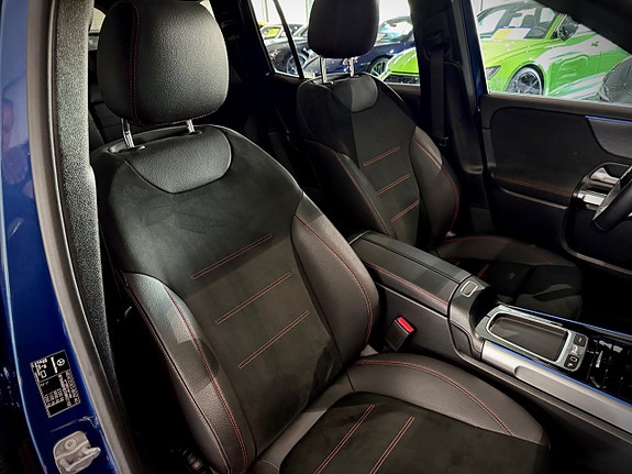 Mercedes-Benz GLB200 27 of 30