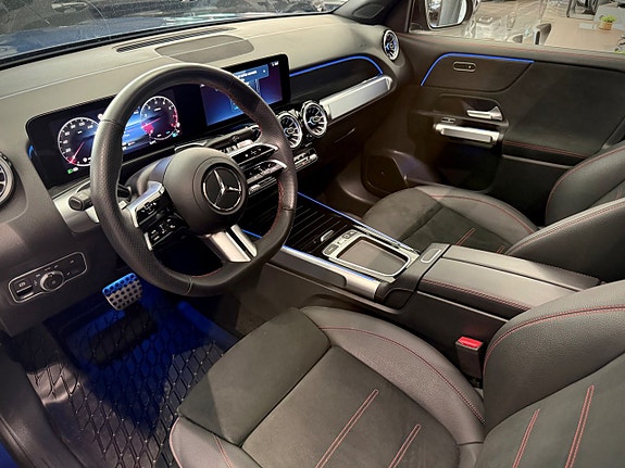 Mercedes-Benz GLB200 4 of 30