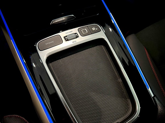 Mercedes-Benz GLB200 15 of 30