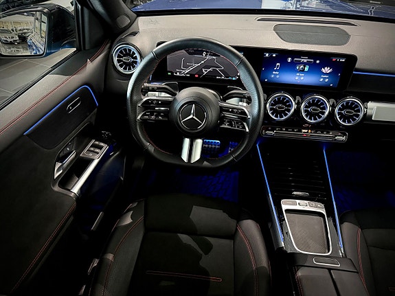 Mercedes-Benz GLB200 5 of 30