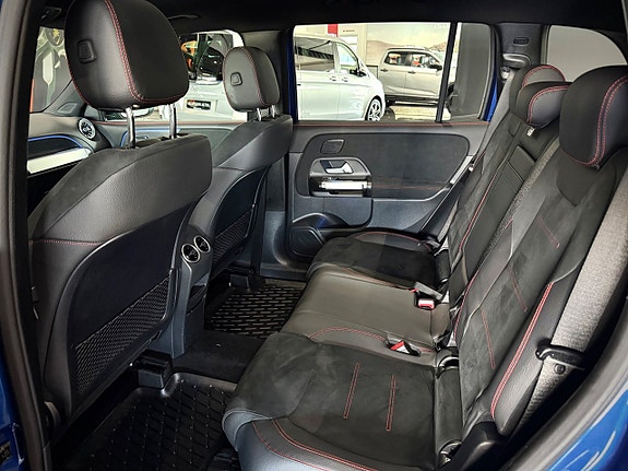 Mercedes-Benz GLB200 28 of 30