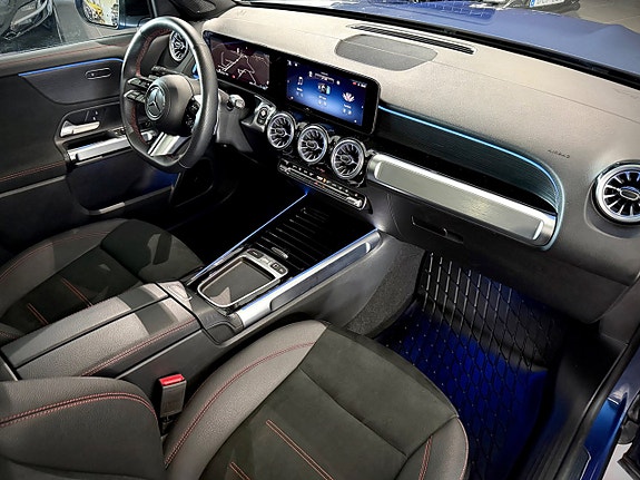 Mercedes-Benz GLB200 12 of 30