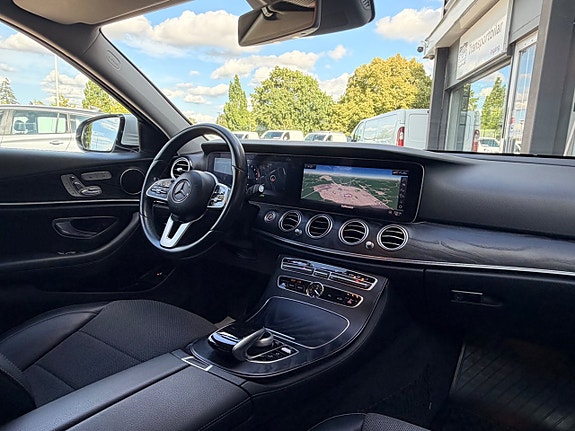 Mercedes-Benz E200 22 of 23