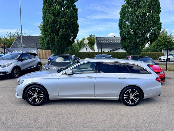 Mercedes-Benz E200 2 of 23