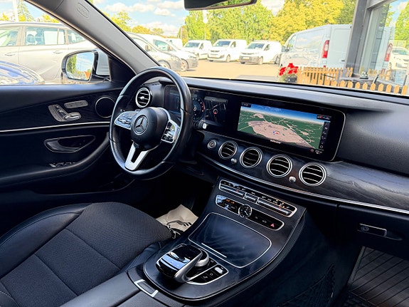 Mercedes-Benz E200 20 of 23