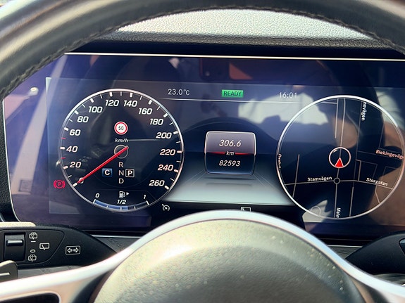 Mercedes-Benz E200 12 of 23