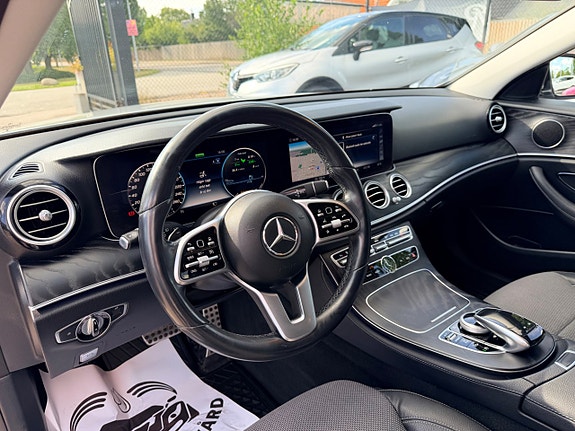 Mercedes-Benz E200 10 of 23