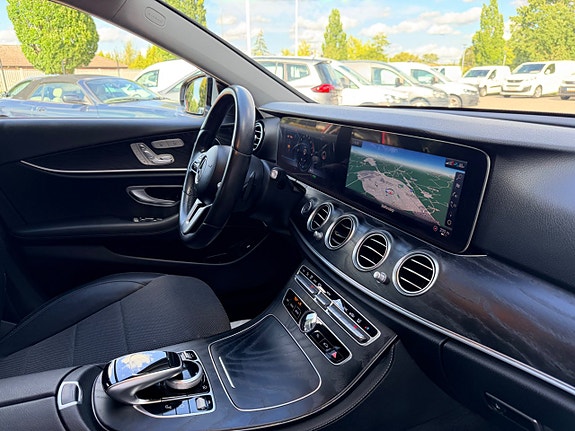 Mercedes-Benz E200 19 of 23