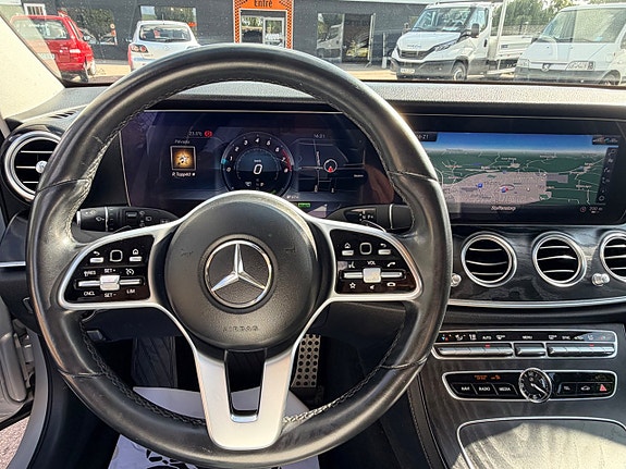 Mercedes-Benz E200 23 of 23