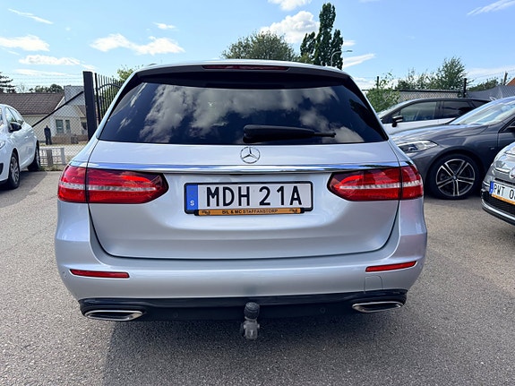 Mercedes-Benz E200 8 of 23