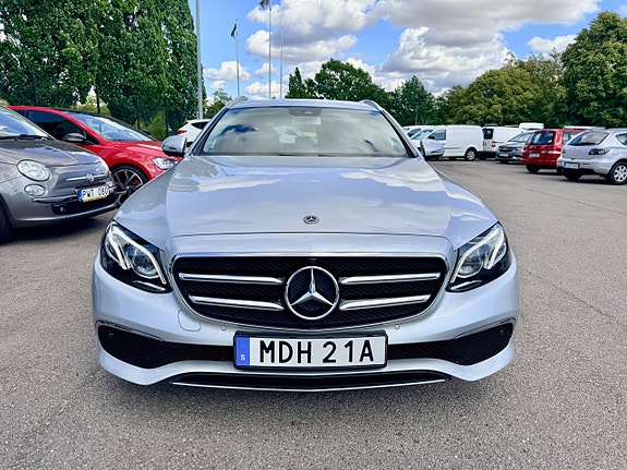 Mercedes-Benz E200 4 of 23