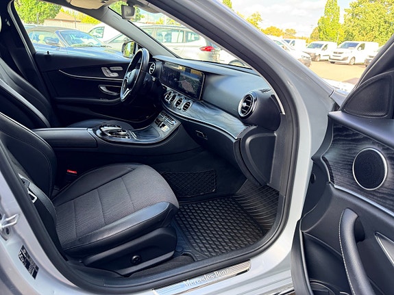 Mercedes-Benz E200 18 of 23