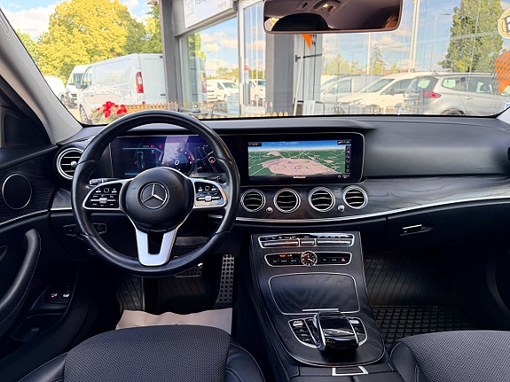 Mercedes-Benz E200 17 of 23