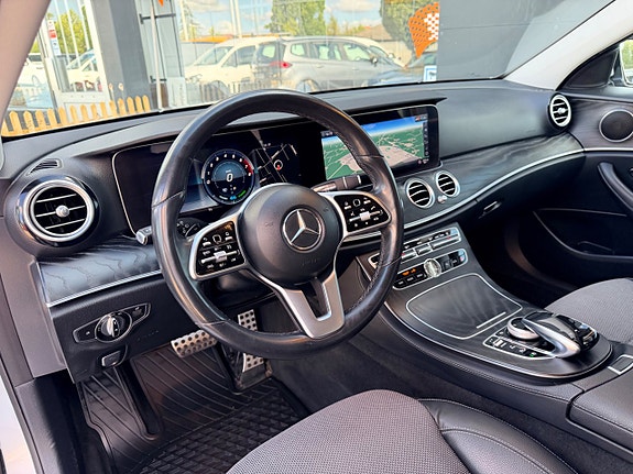 Mercedes-Benz E200 14 of 23