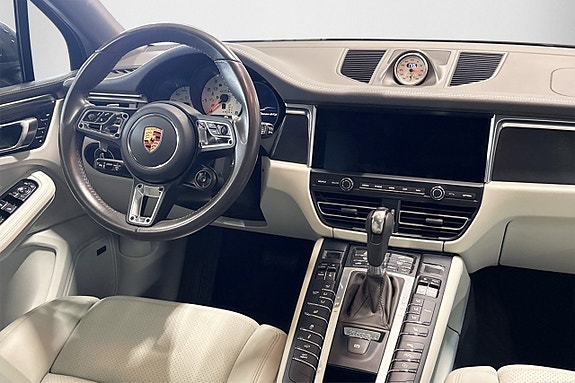 Porsche Macan GTS 14 of 26