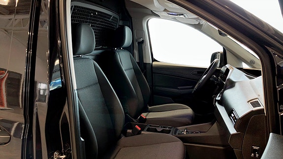 Ford Transit Connect 5 of 12
