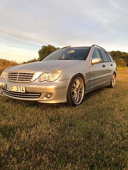 Mercedes-Benz C230 2 of 20