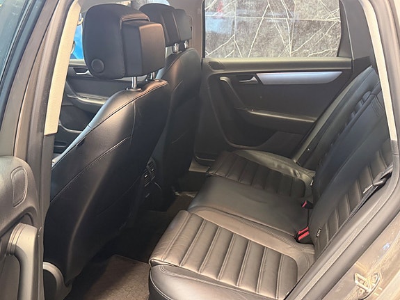 Volkswagen Passat Alltrack 10 of 13